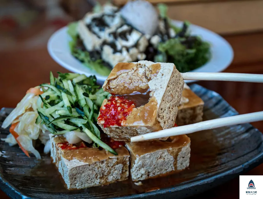 臭豆腐水餃,酥炸臭豆腐,南投美食,南投小吃,埔里小吃,埔里美食,梁家臭豆腐,梁家臭豆腐菜單,清蒸臭豆腐 @鯊魚大口咬