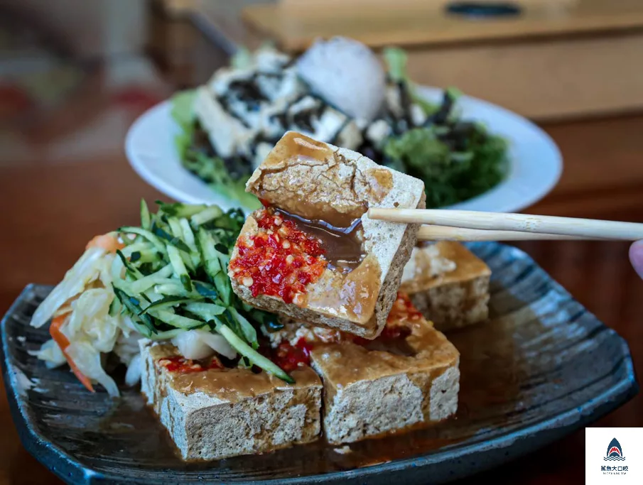 臭豆腐水餃,酥炸臭豆腐,南投美食,南投小吃,埔里小吃,埔里美食,梁家臭豆腐,梁家臭豆腐菜單,清蒸臭豆腐 @鯊魚大口咬