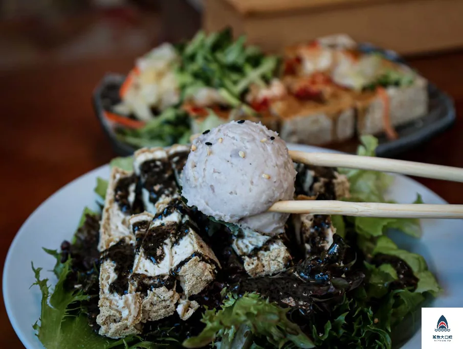 臭豆腐水餃,酥炸臭豆腐,南投美食,南投小吃,埔里小吃,埔里美食,梁家臭豆腐,梁家臭豆腐菜單,清蒸臭豆腐 @鯊魚大口咬