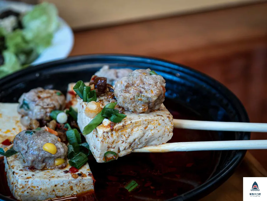 臭豆腐水餃,酥炸臭豆腐,南投美食,南投小吃,埔里小吃,埔里美食,梁家臭豆腐,梁家臭豆腐菜單,清蒸臭豆腐 @鯊魚大口咬