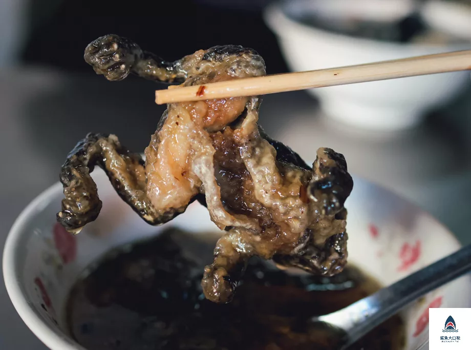 北港朝天宮美食,北港圓環美食,北港紅燒青蛙,嘉義必吃,嘉義紅燒青蛙,嘉義北港青蛙,台灣特有小吃,北港美食 @鯊魚大口咬