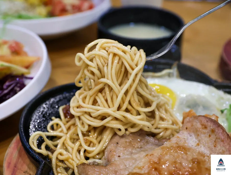 台中平價牛排推薦,逢甲平價牛排推薦,逢甲美食推薦,19House炙燒牛排逢甲店,19House逢甲,19House價位,19House菜單 @鯊魚大口咬