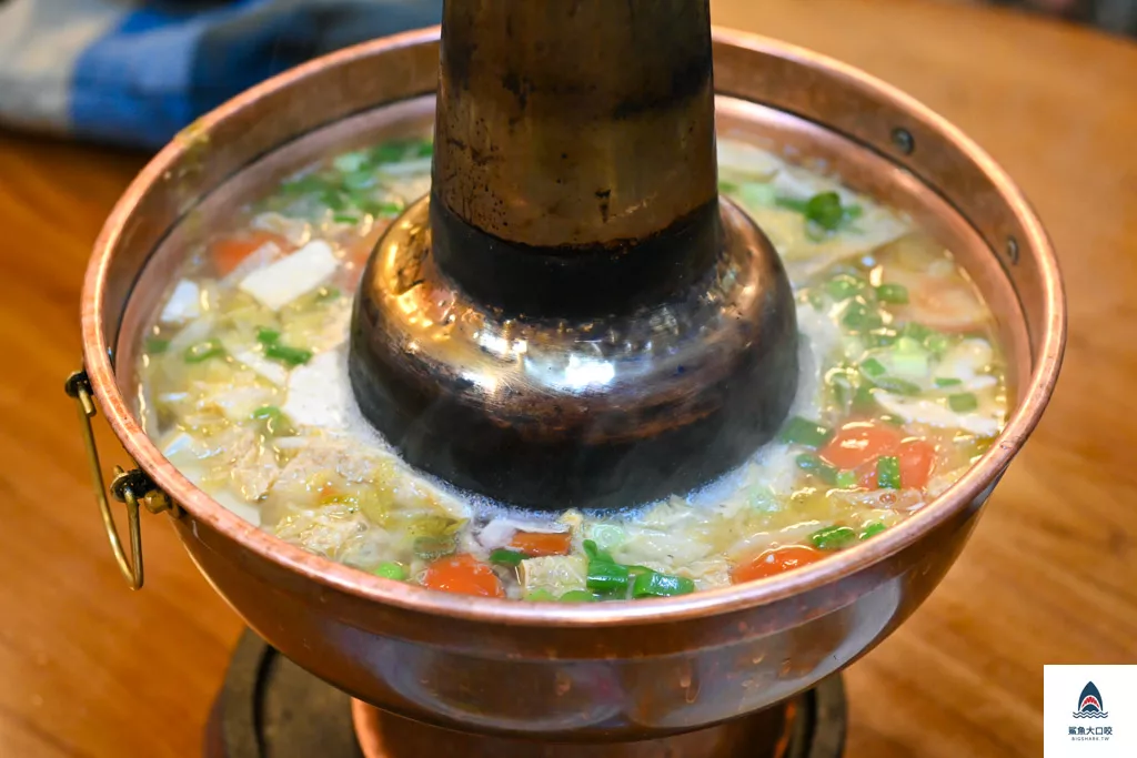 台中羊肉料理推薦」台中酸白菜鍋推薦,台中中區美食推薦,台中清真館,清真館,台中清真館菜單,台中清真料理,台中牛肉料理推薦 @鯊魚大口咬