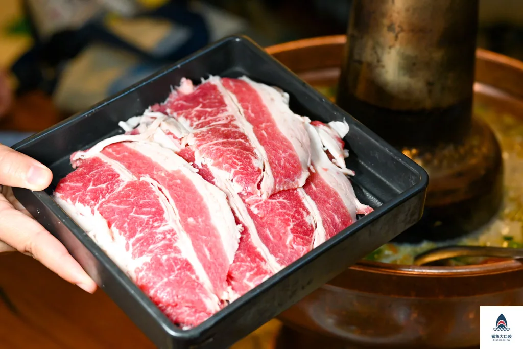 台中羊肉料理推薦」台中酸白菜鍋推薦,台中中區美食推薦,台中清真館,清真館,台中清真館菜單,台中清真料理,台中牛肉料理推薦 @鯊魚大口咬