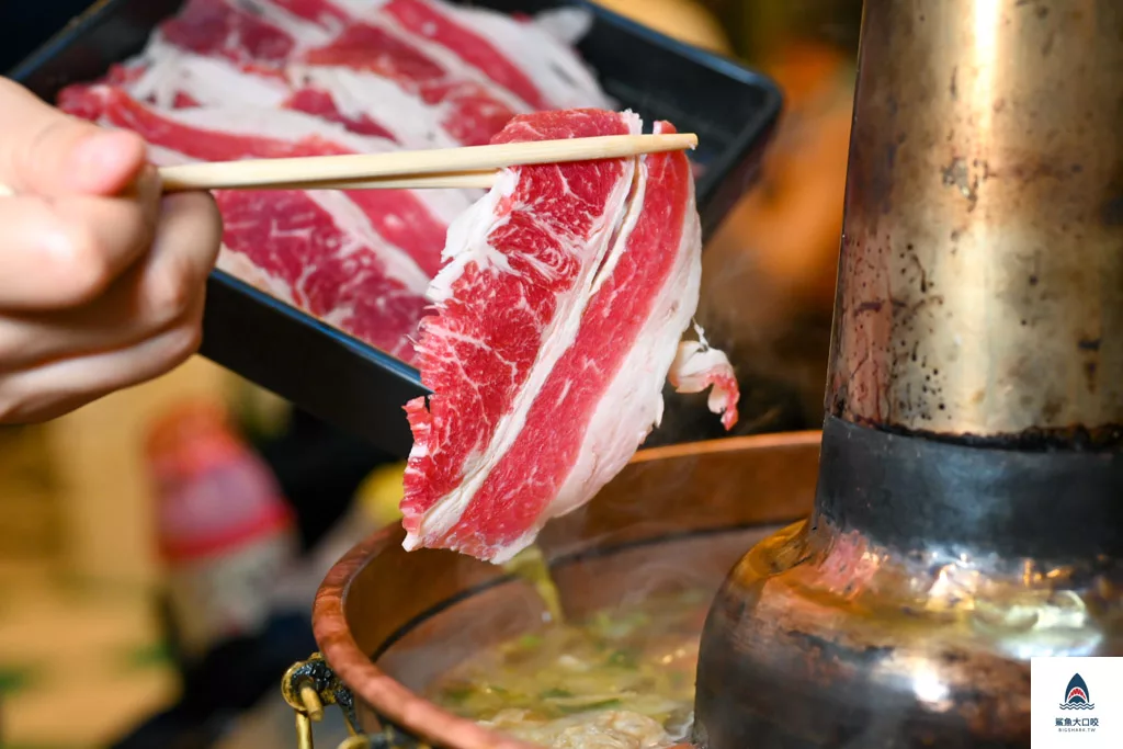 台中羊肉料理推薦」台中酸白菜鍋推薦,台中中區美食推薦,台中清真館,清真館,台中清真館菜單,台中清真料理,台中牛肉料理推薦 @鯊魚大口咬