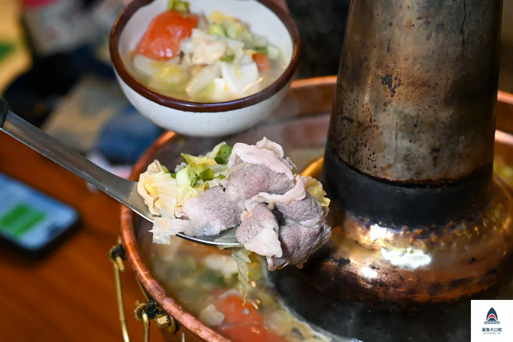 台中羊肉料理推薦」台中酸白菜鍋推薦,台中中區美食推薦,台中清真館,清真館,台中清真館菜單,台中清真料理,台中牛肉料理推薦 @鯊魚大口咬