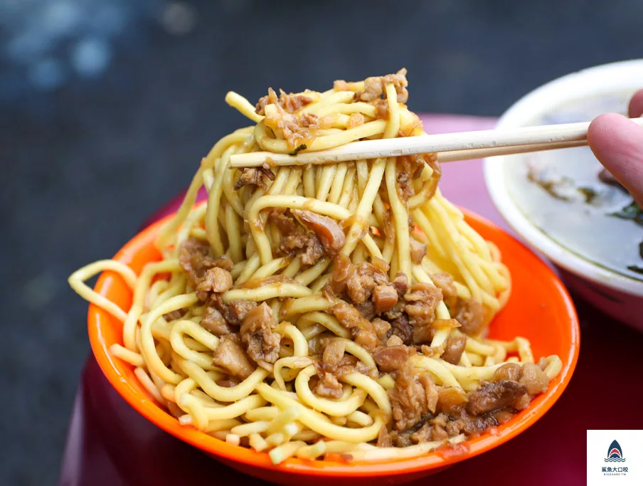 水湳市場,台中美食,台中早餐,台中炒麵,水湳美食,台中北屯,梁嫂炒麵,台中肉燥飯 @鯊魚大口咬