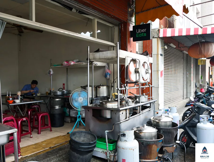 水湳市場,台中美食,台中早餐,台中炒麵,水湳美食,台中北屯,梁嫂炒麵,台中肉燥飯 @鯊魚大口咬