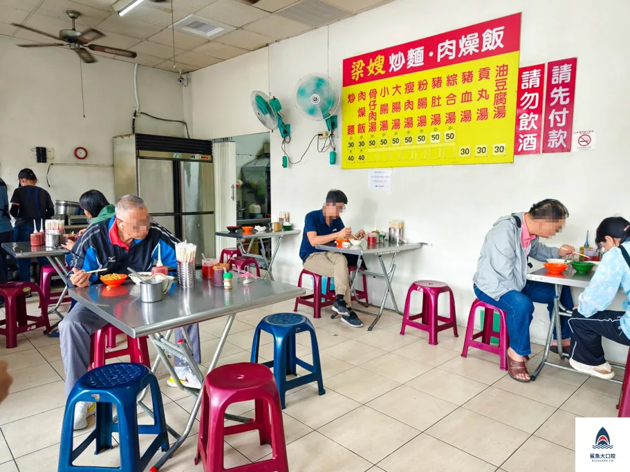 水湳市場,台中美食,台中早餐,台中炒麵,水湳美食,台中北屯,梁嫂炒麵,台中肉燥飯 @鯊魚大口咬