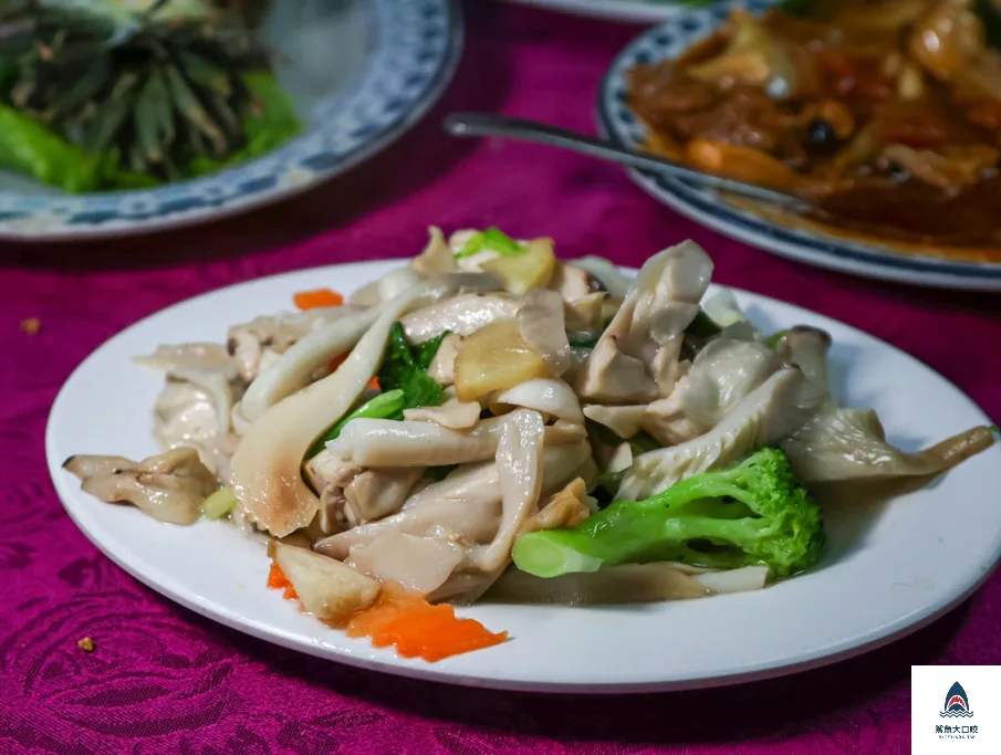 黎明福利餐廳,台中眷村菜,黎明福利餐廳地址,黎明福利餐廳電話,黎明福利餐廳營業時間,黎明福利餐廳菜單,台中合菜,南屯美食,黎明新村美食 @鯊魚大口咬 黎明福利餐廳,台中眷村菜,黎明福利餐廳地址,黎明福利餐廳電話,黎明福利餐廳營業時間,黎明福利餐廳菜單,台中合菜,南屯美食,黎明新村美食 @鯊魚大口咬