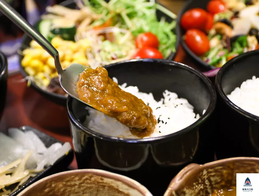 LaLaport北館美食,粕粕咖哩 POPO Curry,台中咖哩飯,粕粕咖哩台中店,咖哩飯,粕粕咖哩 POPO Curry菜單,台中LALAPORT美食 @鯊魚大口咬