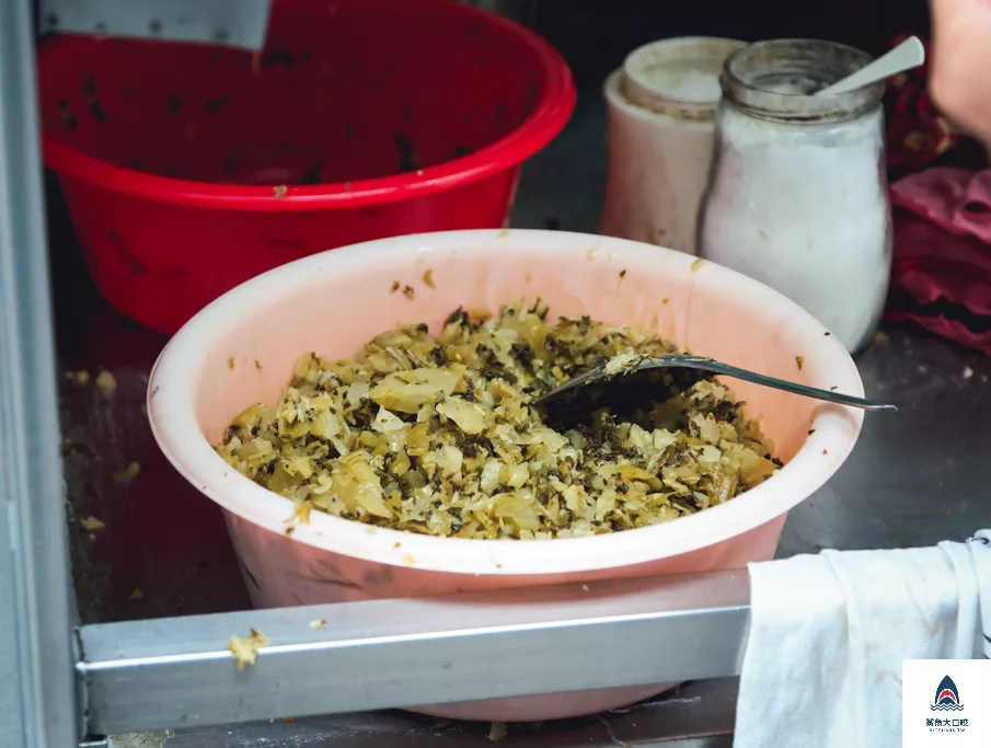 台中早餐,台中胎哥湯,台中美食景點,台中豬雜湯,台中麵店,台中排隊美食,台中東區美食,台中排隊早餐,台中樂成宮美食,台中排隊豬雜湯,台中小吃,台中排隊胎哥湯 @鯊魚大口咬