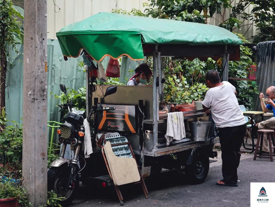 台中早餐,台中胎哥湯,台中美食景點,台中豬雜湯,台中麵店,台中排隊美食,台中東區美食,台中排隊早餐,台中樂成宮美食,台中排隊豬雜湯,台中小吃,台中排隊胎哥湯 @鯊魚大口咬