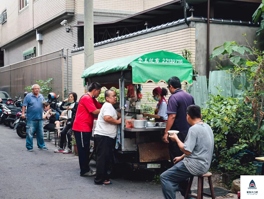 台中早餐,台中胎哥湯,台中美食景點,台中豬雜湯,台中麵店,台中排隊美食,台中東區美食,台中排隊早餐,台中樂成宮美食,台中排隊豬雜湯,台中小吃,台中排隊胎哥湯 @鯊魚大口咬