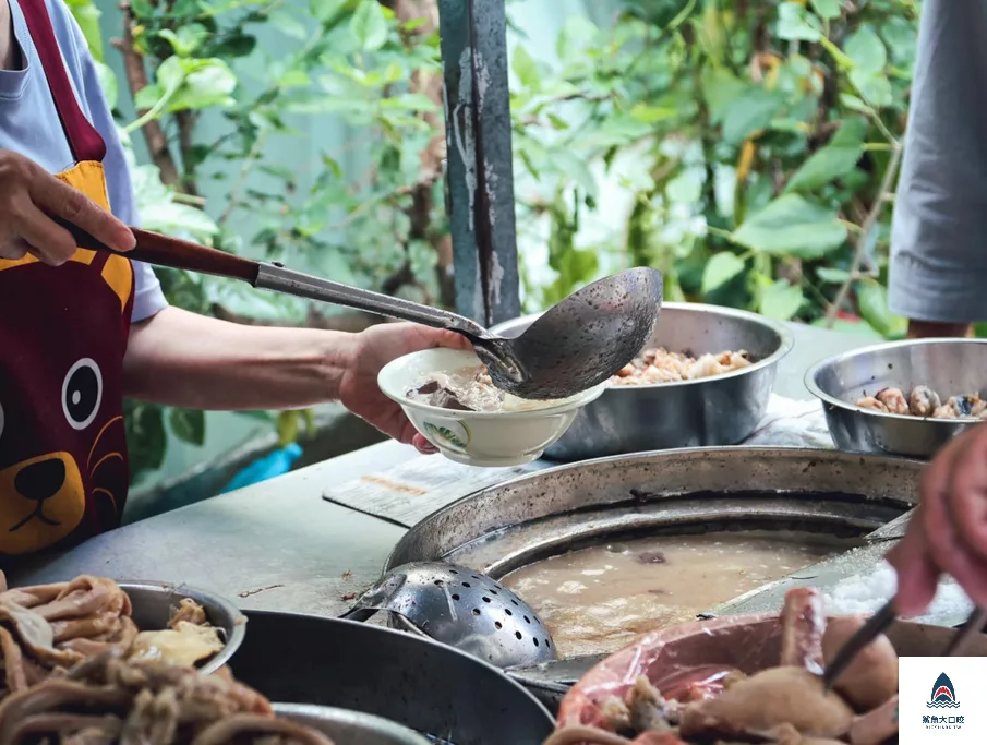 台中早餐,台中胎哥湯,台中美食景點,台中豬雜湯,台中麵店,台中排隊美食,台中東區美食,台中排隊早餐,台中樂成宮美食,台中排隊豬雜湯,台中小吃,台中排隊胎哥湯 @鯊魚大口咬