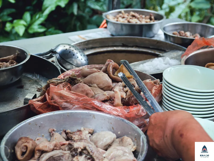 台中早餐,台中胎哥湯,台中美食景點,台中豬雜湯,台中麵店,台中排隊美食,台中東區美食,台中排隊早餐,台中樂成宮美食,台中排隊豬雜湯,台中小吃,台中排隊胎哥湯 @鯊魚大口咬