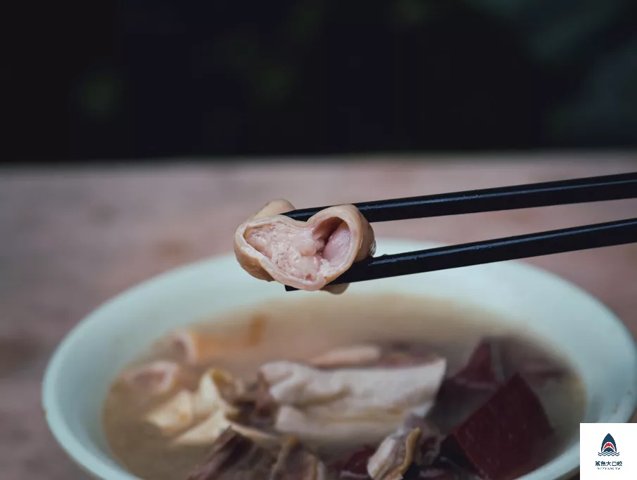 台中早餐,台中胎哥湯,台中美食景點,台中豬雜湯,台中麵店,台中排隊美食,台中東區美食,台中排隊早餐,台中樂成宮美食,台中排隊豬雜湯,台中小吃,台中排隊胎哥湯 @鯊魚大口咬