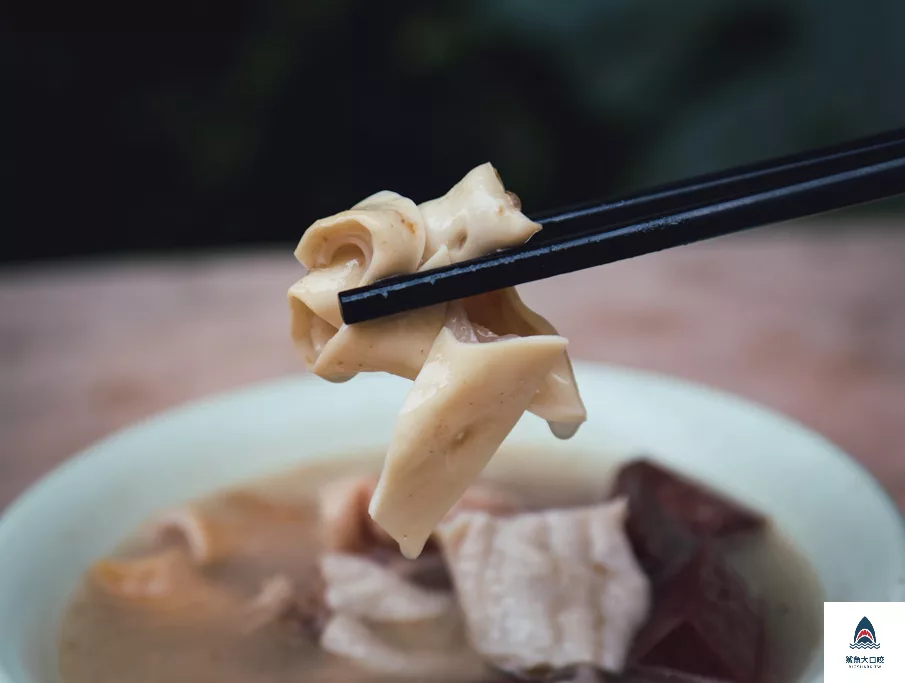 台中早餐,台中胎哥湯,台中美食景點,台中豬雜湯,台中麵店,台中排隊美食,台中東區美食,台中排隊早餐,台中樂成宮美食,台中排隊豬雜湯,台中小吃,台中排隊胎哥湯 @鯊魚大口咬