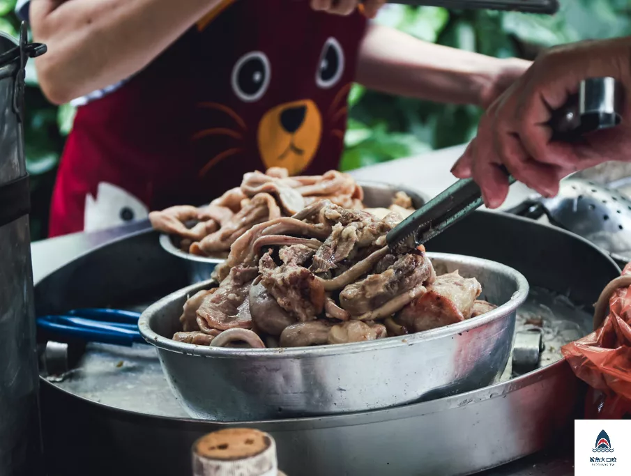 台中早餐,台中胎哥湯,台中美食景點,台中豬雜湯,台中麵店,台中排隊美食,台中東區美食,台中排隊早餐,台中樂成宮美食,台中排隊豬雜湯,台中小吃,台中排隊胎哥湯 @鯊魚大口咬