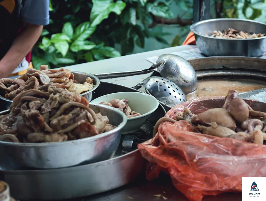 台中早餐,台中胎哥湯,台中美食景點,台中豬雜湯,台中麵店,台中排隊美食,台中東區美食,台中排隊早餐,台中樂成宮美食,台中排隊豬雜湯,台中小吃,台中排隊胎哥湯 @鯊魚大口咬
