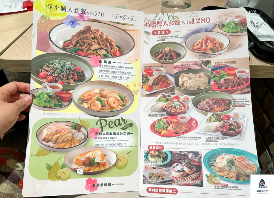 武藏野森咖啡,LALAPORT台中北館美食,武藏野森咖啡 台中,台中LALAPORT下午茶,武藏野森珈琲DINER,台中LALAPORT美食,台中厚鬆餅,台中厚鬆餅推薦,台中日式厚鬆餅,台中漢堡排,台中舒芙蕾鬆餅,武蔵野森珈琲 台中,武蔵野森珈琲DINER,台中東區美食 @鯊魚大口咬