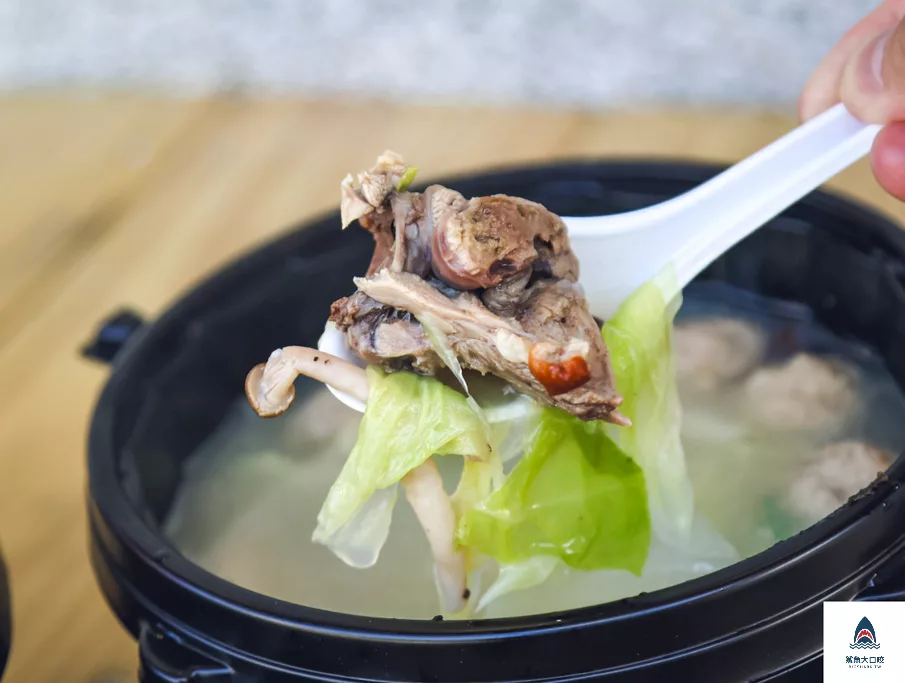 鴨大哥港式脆皮櫻桃烤鴨,鴨大哥港式脆皮櫻桃烤鴨水湳經貿店,鴨大哥港式脆皮櫻桃烤鴨菜單 @鯊魚大口咬