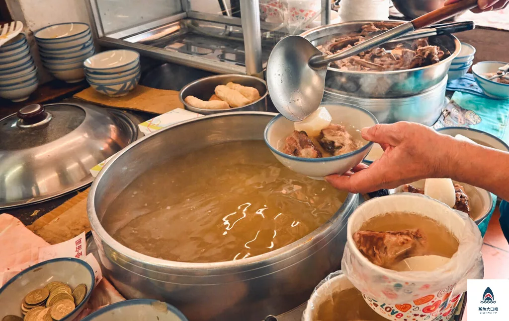 灶頂原汁排骨湯高麗菜飯,灶頂原汁排骨湯高麗菜飯菜單 @鯊魚大口咬