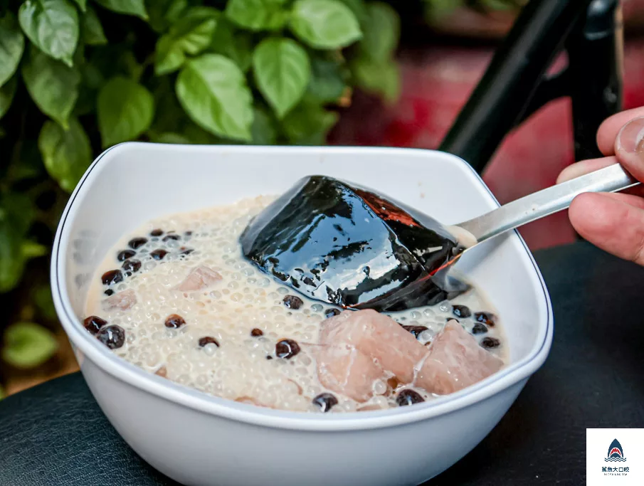 台中西區美食,台中嫩仙草,台中西區小吃,燒仙草,台中美食,嫩仙草,台中小吃 @鯊魚大口咬