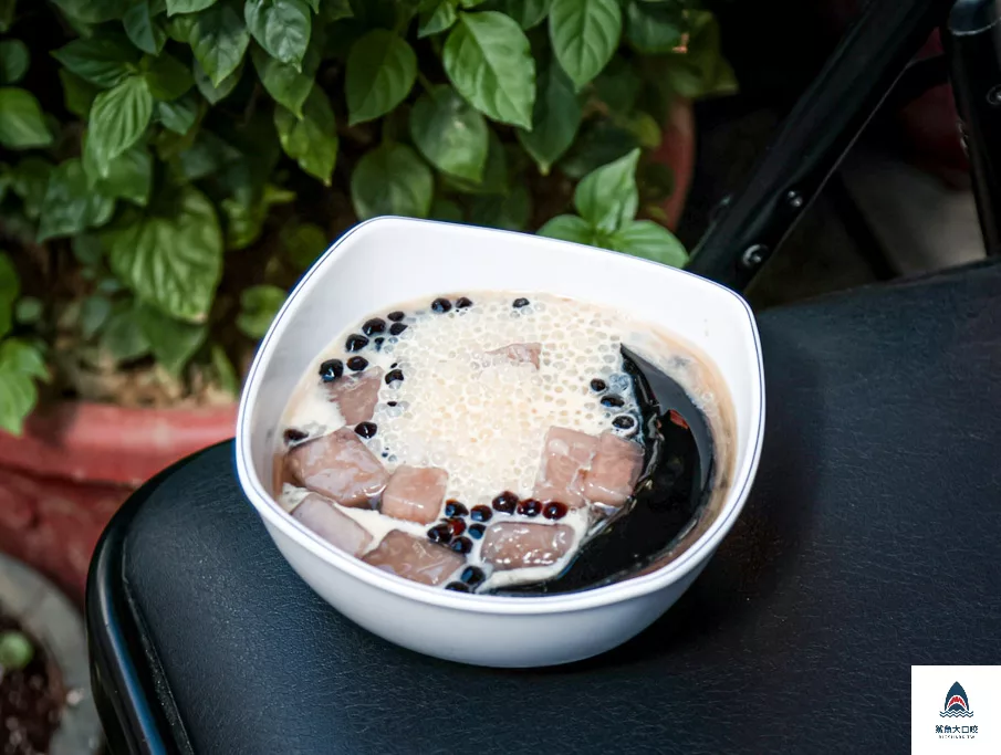 台中西區美食,台中嫩仙草,台中西區小吃,燒仙草,台中美食,嫩仙草,台中小吃 @鯊魚大口咬