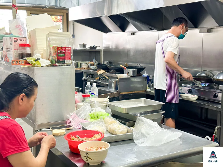 台中家庭聚餐,桃姐廚房菜單,桃姐廚房煎餃,桃姐廚房,台中小吃,台中公司聚餐,台中美食景點,台中大里美食,台中麵店,台中煎餃,台中合菜餐廳 @鯊魚大口咬