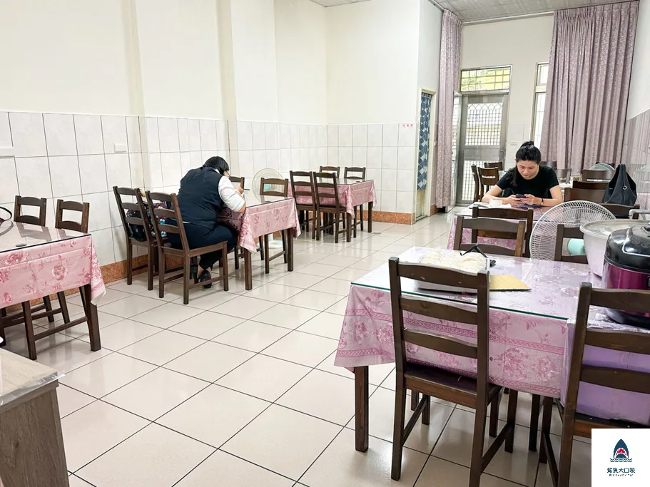 台中家庭聚餐,桃姐廚房菜單,桃姐廚房煎餃,桃姐廚房,台中小吃,台中公司聚餐,台中美食景點,台中大里美食,台中麵店,台中煎餃,台中合菜餐廳 @鯊魚大口咬
