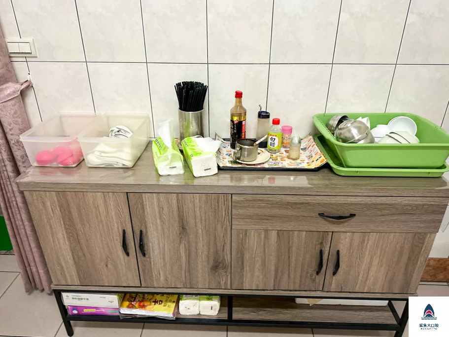 台中家庭聚餐,桃姐廚房菜單,桃姐廚房煎餃,桃姐廚房,台中小吃,台中公司聚餐,台中美食景點,台中大里美食,台中麵店,台中煎餃,台中合菜餐廳 @鯊魚大口咬