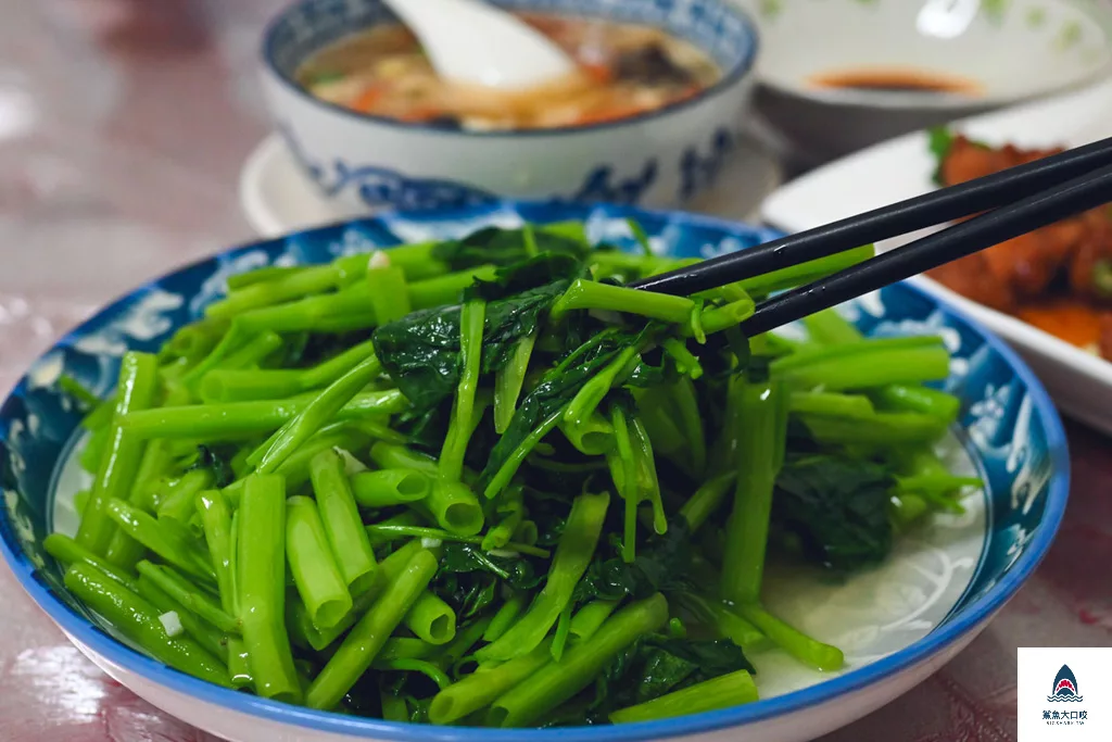 台中家庭聚餐,桃姐廚房菜單,桃姐廚房煎餃,桃姐廚房,台中小吃,台中公司聚餐,台中美食景點,台中大里美食,台中麵店,台中煎餃,台中合菜餐廳 @鯊魚大口咬
