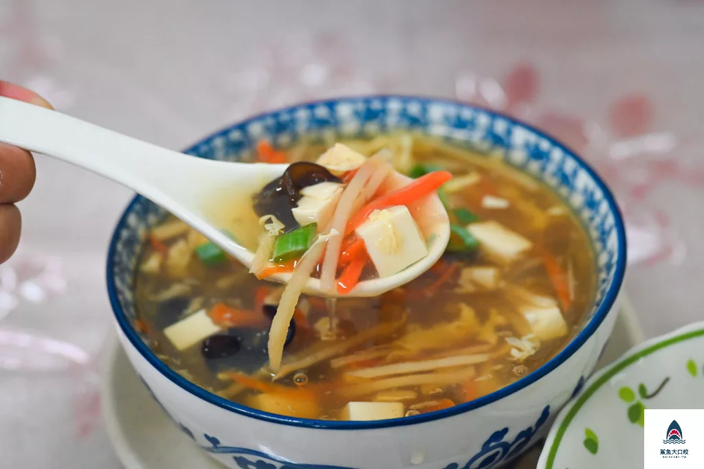 台中家庭聚餐,桃姐廚房菜單,桃姐廚房煎餃,桃姐廚房,台中小吃,台中公司聚餐,台中美食景點,台中大里美食,台中麵店,台中煎餃,台中合菜餐廳 @鯊魚大口咬
