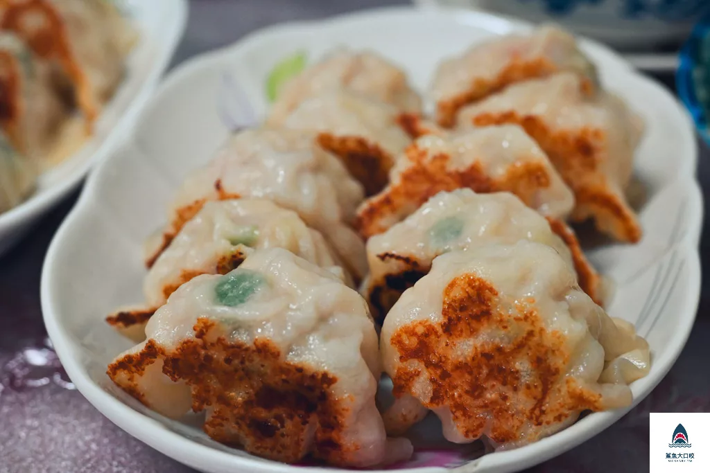 台中家庭聚餐,桃姐廚房菜單,桃姐廚房煎餃,桃姐廚房,台中小吃,台中公司聚餐,台中美食景點,台中大里美食,台中麵店,台中煎餃,台中合菜餐廳 @鯊魚大口咬