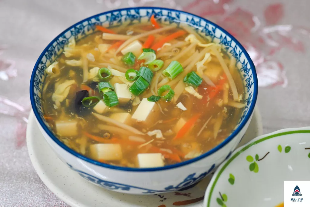 台中家庭聚餐,桃姐廚房菜單,桃姐廚房煎餃,桃姐廚房,台中小吃,台中公司聚餐,台中美食景點,台中大里美食,台中麵店,台中煎餃,台中合菜餐廳 @鯊魚大口咬