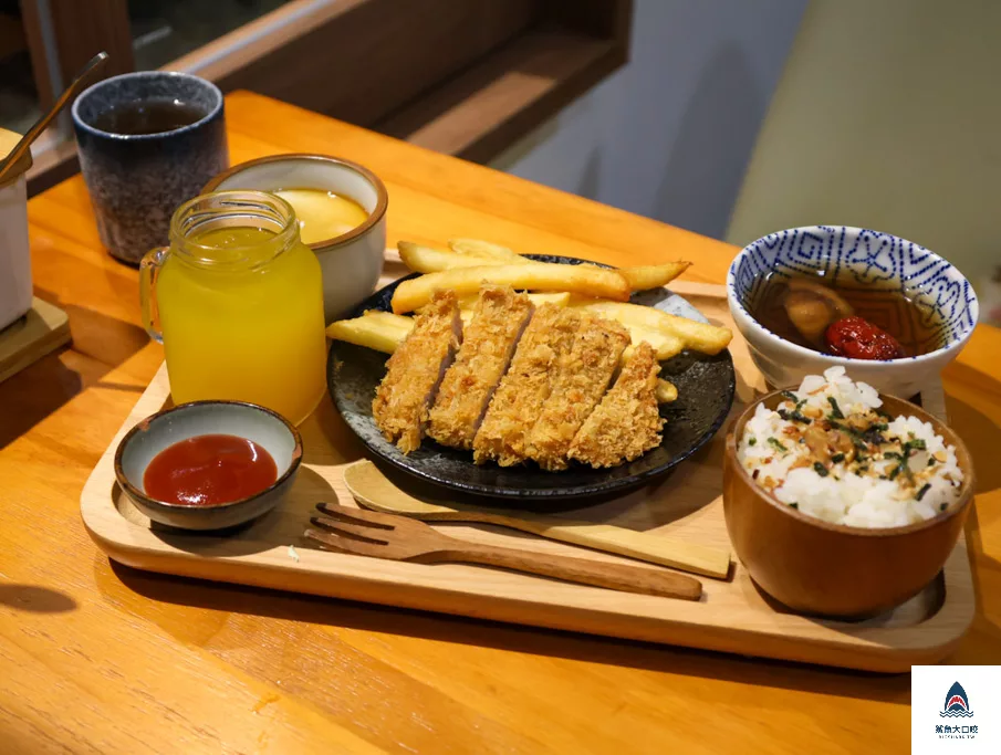 嘉義美食推薦,嘉義豬排推薦,嘉義八谷豬排,嘉義八谷豬排文雅店,八谷豬排咖哩,八谷豬排咖哩菜單 @鯊魚大口咬 嘉義美食推薦,嘉義豬排推薦,嘉義八谷豬排,嘉義八谷豬排文雅店,八谷豬排咖哩,八谷豬排咖哩菜單 @鯊魚大口咬