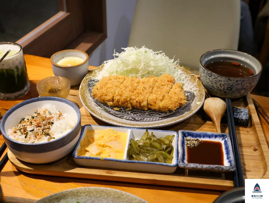 嘉義美食推薦,嘉義豬排推薦,嘉義八谷豬排,嘉義八谷豬排文雅店,八谷豬排咖哩,八谷豬排咖哩菜單 @鯊魚大口咬 嘉義美食推薦,嘉義豬排推薦,嘉義八谷豬排,嘉義八谷豬排文雅店,八谷豬排咖哩,八谷豬排咖哩菜單 @鯊魚大口咬