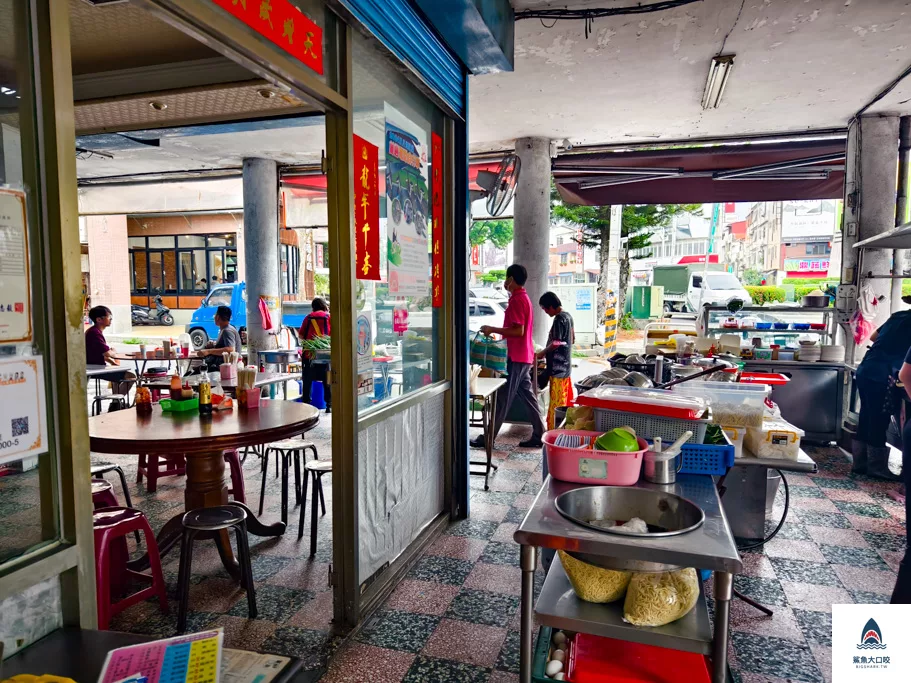 雨傘店阿川麵店地址,雨傘店阿川麵店菜單,埔里美食推薦,雨傘店阿川麵店 @鯊魚大口咬