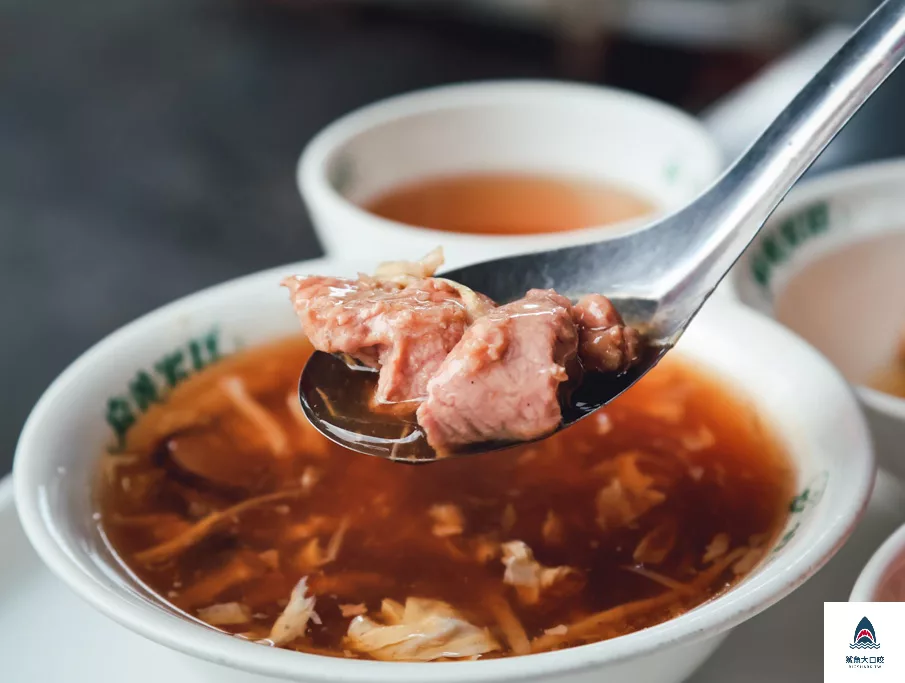 台中米糕,吃七碗米糕,東區米糕,台中小吃 @鯊魚大口咬