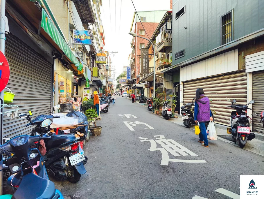 東海美食,東海何媽媽,東海冰店,東海草莓冰,台中草莓冰,草莓布丁冰,台中冰店 @鯊魚大口咬