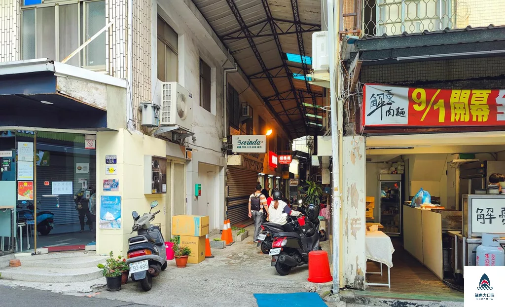 東海美食,東海何媽媽,東海冰店,東海草莓冰,台中草莓冰,草莓布丁冰,台中冰店 @鯊魚大口咬