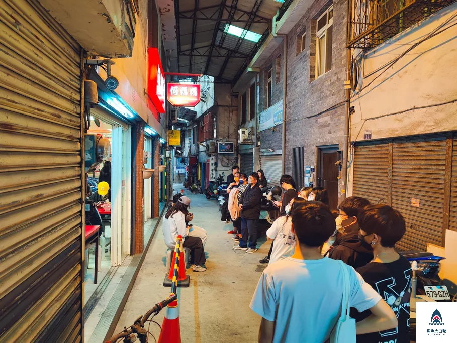 東海美食,東海何媽媽,東海冰店,東海草莓冰,台中草莓冰,草莓布丁冰,台中冰店 @鯊魚大口咬