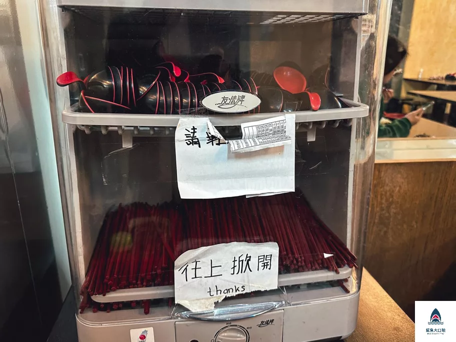 民權西路美食,雞魯飯,建弘雞肉飯,建弘雞肉飯菜單,建宏雞肉飯,台北魯肉飯,台北雞魯飯,台北美食 @鯊魚大口咬