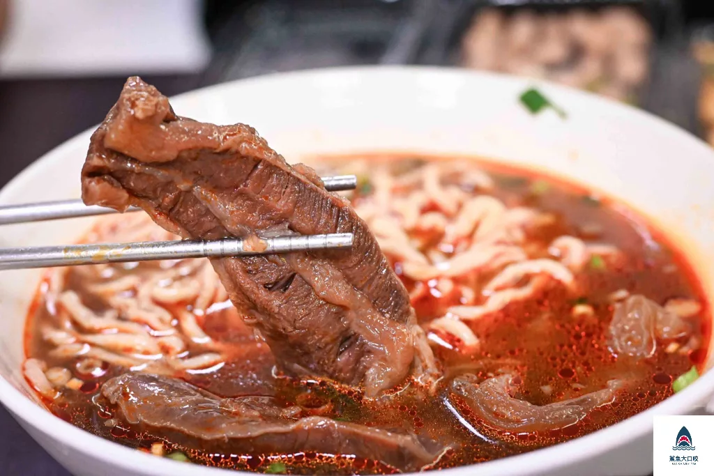 台中必比登美食,西屯牛肉麵,台中美食,西屯區美食,台中牛肉麵,可口牛肉麵,可口牛肉麵必比登,可口牛肉麵菜單,台中,台中必比登推薦 @鯊魚大口咬