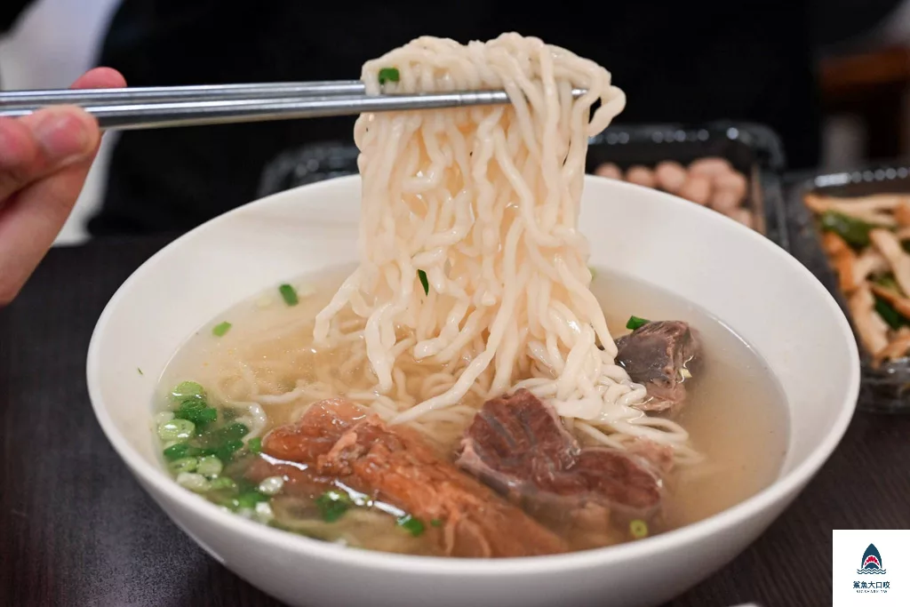 台中必比登美食,西屯牛肉麵,台中美食,西屯區美食,台中牛肉麵,可口牛肉麵,可口牛肉麵必比登,可口牛肉麵菜單,台中,台中必比登推薦 @鯊魚大口咬