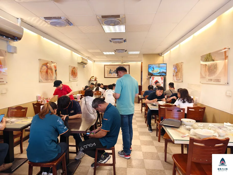 台中必比登美食,西屯牛肉麵,台中美食,西屯區美食,台中牛肉麵,可口牛肉麵,可口牛肉麵必比登,可口牛肉麵菜單,台中,台中必比登推薦 @鯊魚大口咬