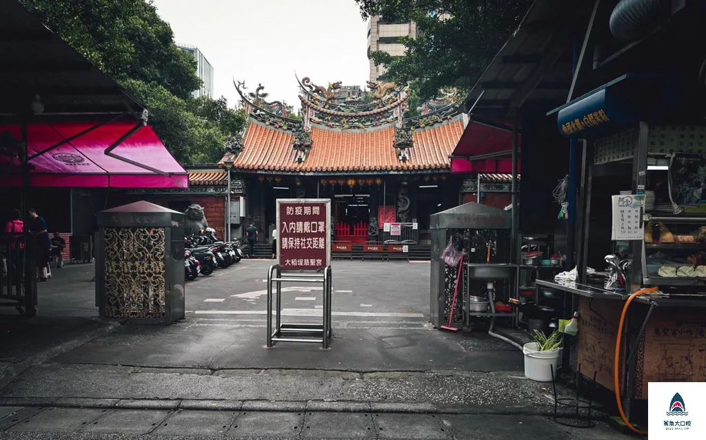 賴記雞卷,台北市必吃小吃,大稻埕慈聖宮小吃,台灣小吃,大橋頭站美食,大稻埕美食,慈聖宮美食,新蘆線美食,白鐘元推薦 捷運大橋頭站美食 @鯊魚大口咬