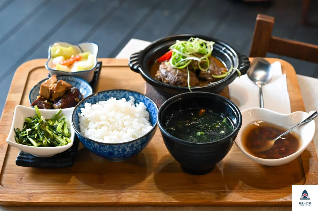 南屯美食推薦,台中家庭料理,台中家常美食餐廳,台中家料理,南屯家料理,南屯家料理菜單,南屯便當推薦 @鯊魚大口咬 南屯美食推薦,台中家庭料理,台中家常美食餐廳,台中家料理,南屯家料理,南屯家料理菜單,南屯便當推薦 @鯊魚大口咬