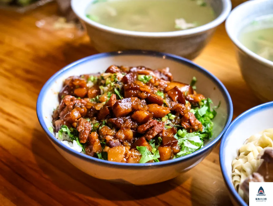 台中文青麵店,台中北區美食推薦,桂蘭麵,桂蘭麵菜單 @鯊魚大口咬
